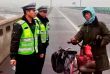 Китаец проехал 500 км на велосипеде не в ту сторону. ФОТО, ВИДЕО