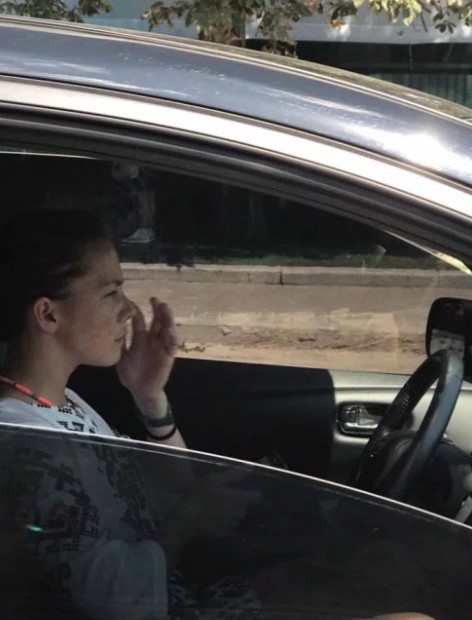 Сестру Савченко засекли за рулем роскошного авто
