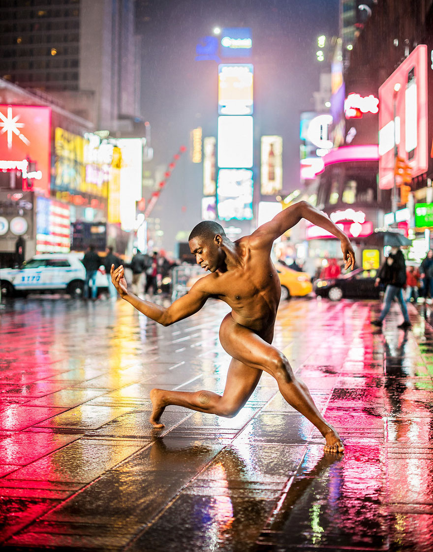 Голі танцюристи знялися в приголомшливій фотосесії в Нью-Йорку