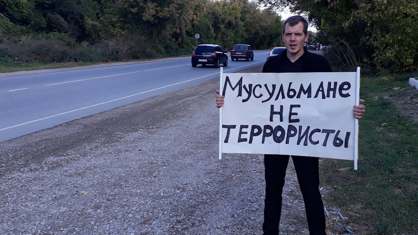 Крым вышел на пикеты: начались задержания. ФОТО