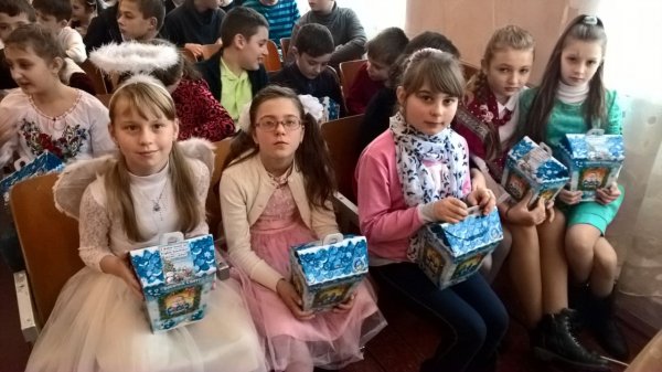 Дети Воловетчины получили более 3 000 подарков от Виктора Медведчукаи Оксаны Марченко. ФОТО