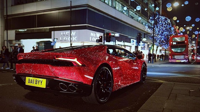 Русская студентка шокировала лондонцев Lamborghini, покрытым стразами Swarovski