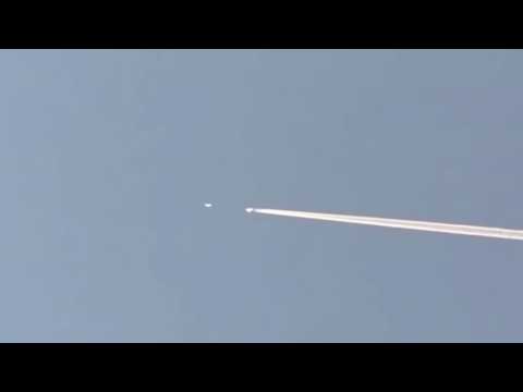 НЛО атаковал авиалайнер: эпичное видео