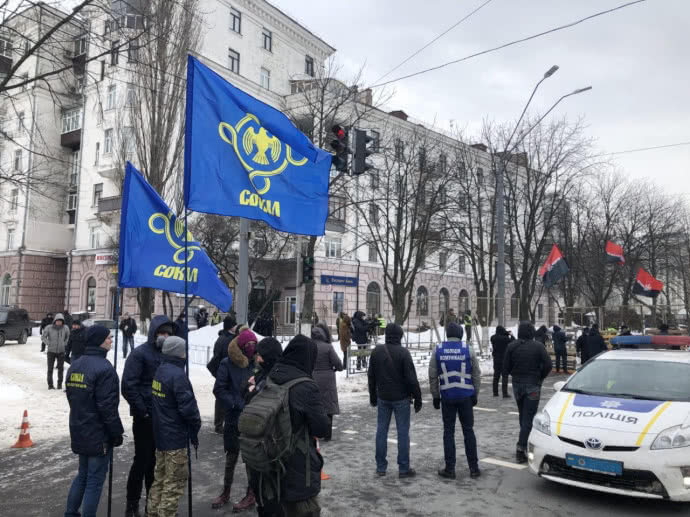 Выборы Путина: посольство РФ в Киеве усиленно охраняют