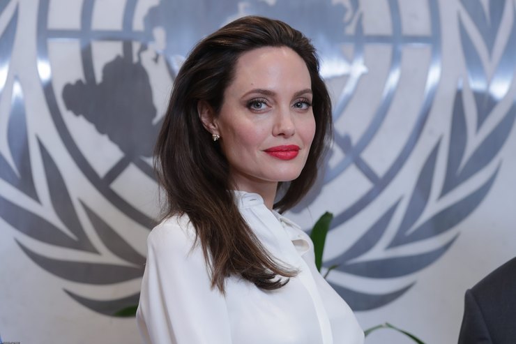 Анджелина Джоли оказалась в центре международного секс-скандала