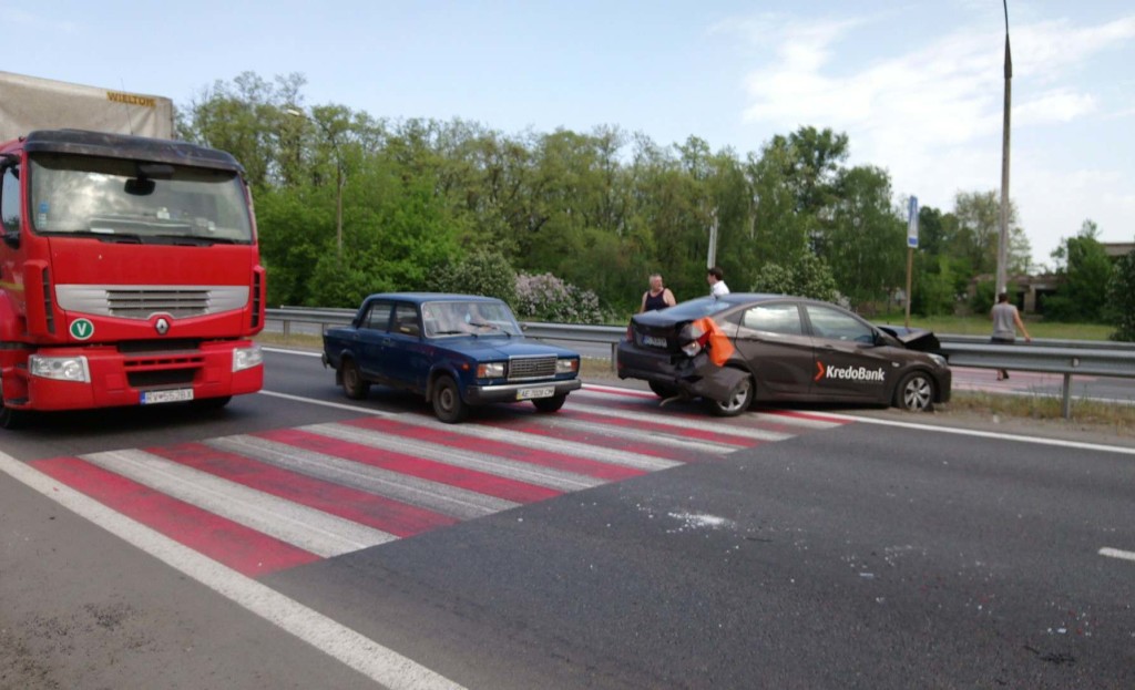 ДТП на трассе Днепр-Кобеляки-Царичанка: Hyundai по инерции сбил восьмиклассницу, прижав ее к отбойнику. ФОТО