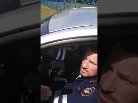 Россиянин влепил пощечину гаишнику за отказ от селфи и попал на видео