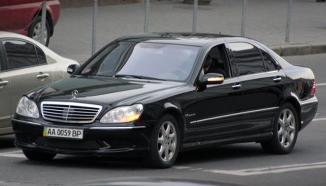 В Севастополе заметили элитное авто с номерами Верховной Рады. ФОТО