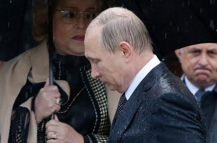 Не просто так берегут от дождя! Подмечен подозрительный факт о Путине. ФОТО