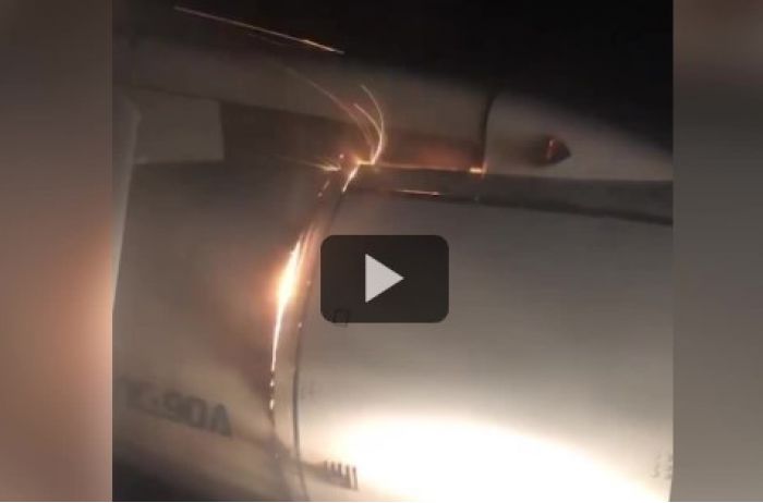 Опубликовано видео горящего двигателя самолета над Уфой