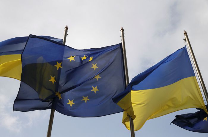 ЕС сокращает помощь Украине из-за провала реформ