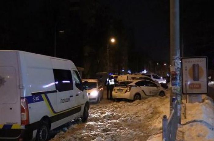 В Киеве мужчина зарубил двух женщин и выбросился из окна. ФОТО