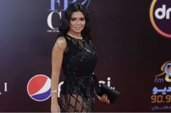 Египетской актрисе грозит тюрьма за слишком прозрачное платье