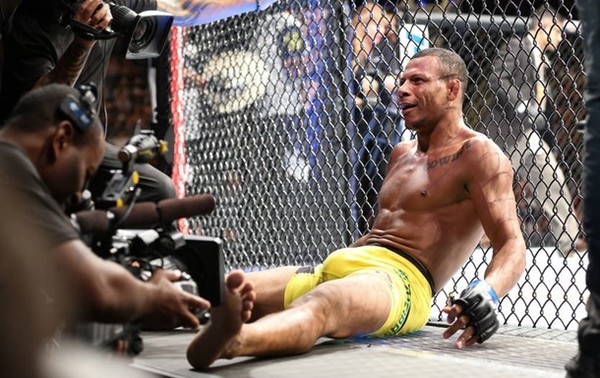 Известного бойца UFC на родине пытались убить гранатой