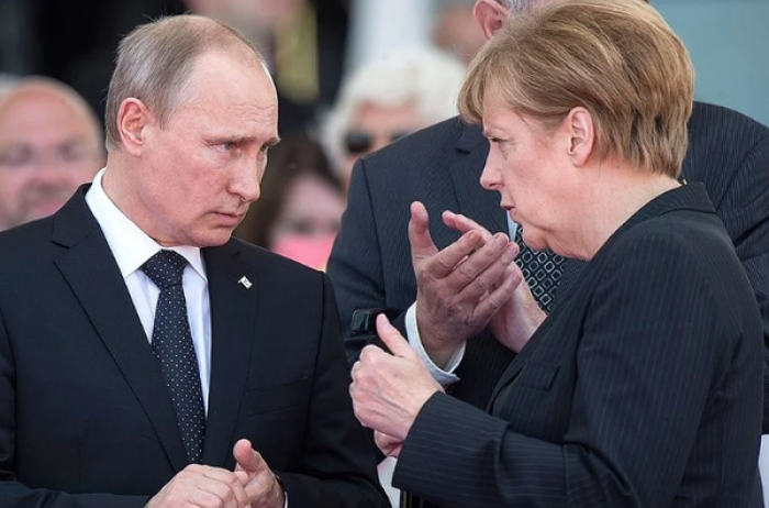 Меркель призвала Путина освободить украинских моряков: в Кремле огрызнулись