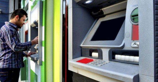 Украинцы смогут обменять валюту прямо в банкомате: как работает новая система