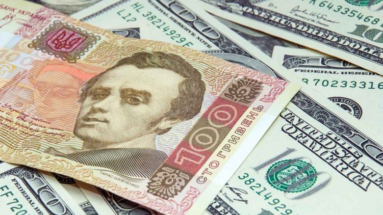 Что происходит в украинских обменниках перед выходными: свежие данные