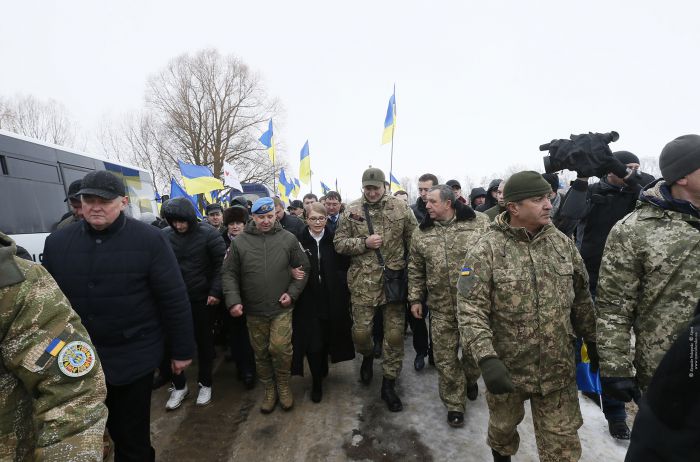 Юлія Тимошенко в товаристві військових та «кіборгів» вшанувала подвиг Героїв Крут