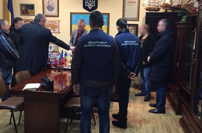 В Винницкой области чиновник мэрии погорел на взятке