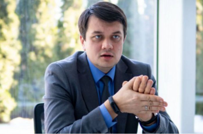Зеленский снова отказался участвовать в дебатах с Порошенко: названа причина