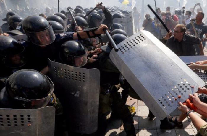 Ситуация накаляется: в Киев согнали более тысячи силовиков