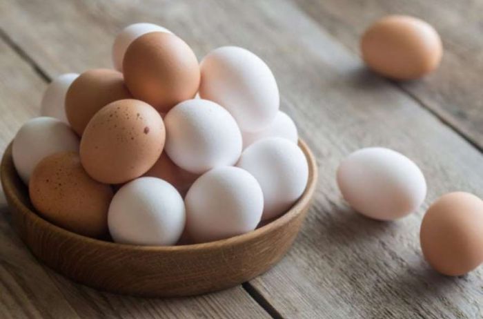 Стало известно, почему одни куриные яйца – коричневые, а другие – белые