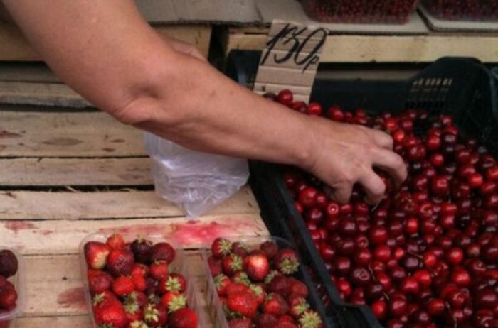 В оккупированном Луганске проблемы с продуктами: жители бьют тревогу