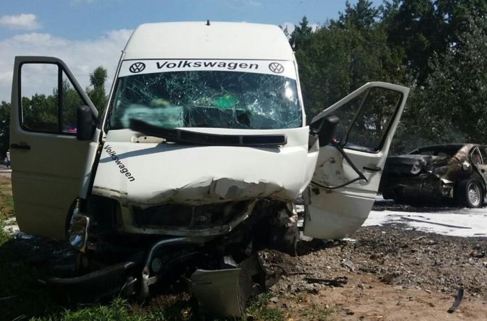 Под Житомиром столкнулись микроавтобус и BMW: пострадали 24 человека. ФОТО
