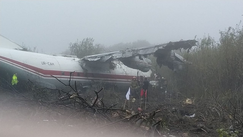 Авиакатастрофа на Львовщине: спасатели сообщают о 5 погибших. ФОТО