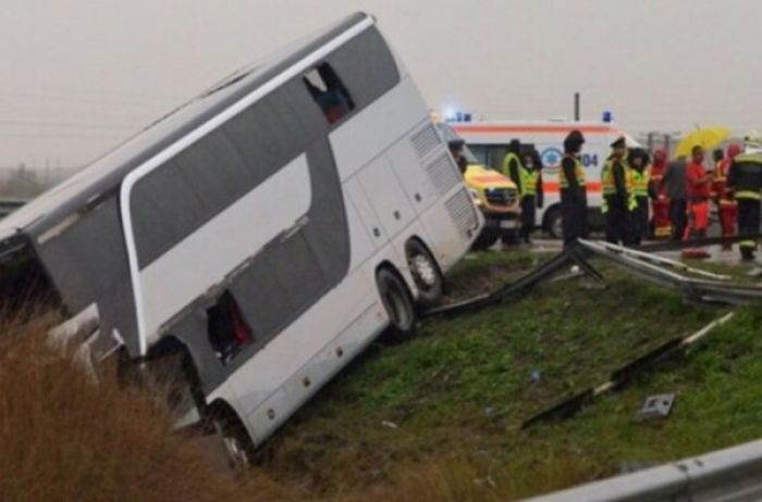 В Румынии 46 украинцев попали в страшное ДТП: пассажирский автобус перевернулся