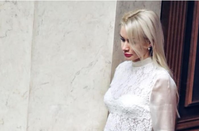 Сеть обсуждает "наряд невесты" украинского депутата. ФОТО