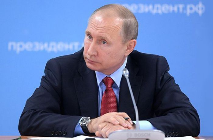 Путин упрекнул Зеленского в слабоволии по отношению к националистам