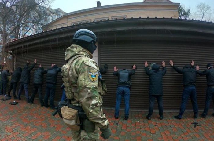 В Одессе полиции пришлось усмирять вооруженных охранников двух фирм