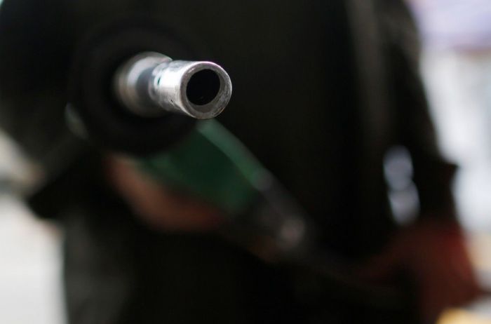 Сети АЗС в срочном порядке снижают цены на бензин: что происходит