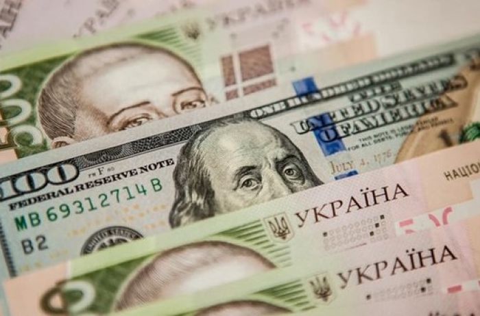 Доллар наращивает мощь: Нацбанк показал курс валют на Новый год