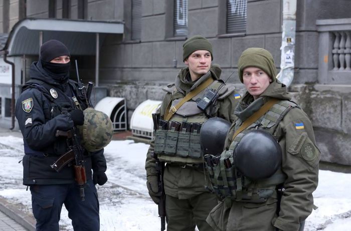 В центр Киева стягивают силовиков, привлечены кинологи и взрывотехники: что происходит?