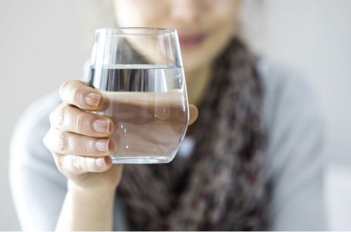 Эксперты из Германии рассказали, как влияет на здоровье стакан воды натощак