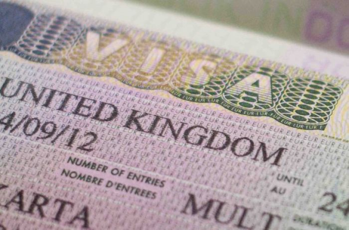 Британия решила продлить визы украинцам, которые не успели вернуться на Родину