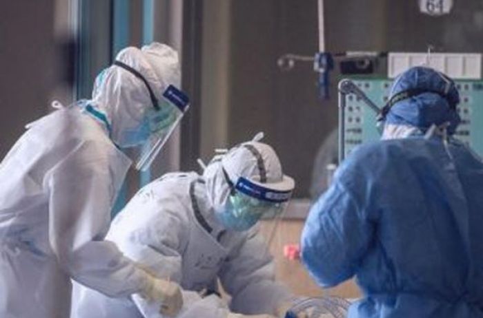 Медиков в Украине бросили на борьбу с коронавирусом практически без средств защиты
