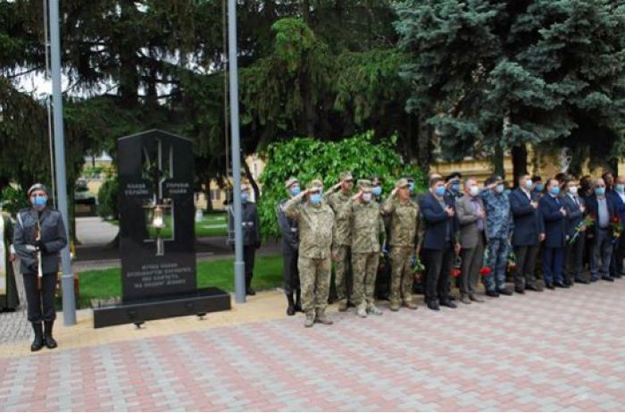 "Со слезами на глазах": в Одессе появился новый памятник