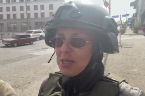 «Бомбили мост, бомбили по старухам»: певица Чичерина в Карабахе попала под обстрел