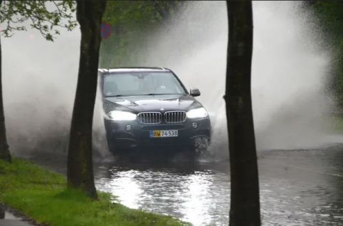 Сезон дождей начинается: как правильно ездить на машине в непогоду