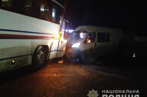 На Харьковщине в ДТП попал пассажирский автобус: есть травмированные
