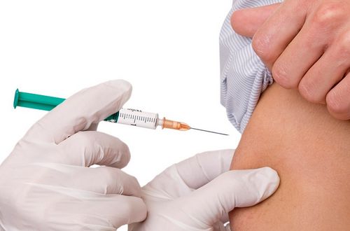 В сопровождении карабинеров: в Европе начали получать вакцину от коронавируса. ВИДЕО