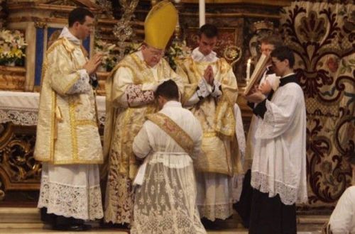 Почему католические священники свято хранят целибат