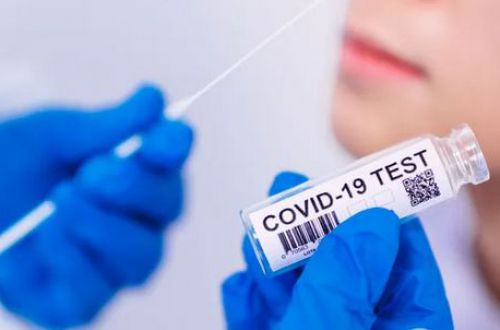 Вирус "помолодел": врач объяснил, что в Украине много штаммов COVID-19
