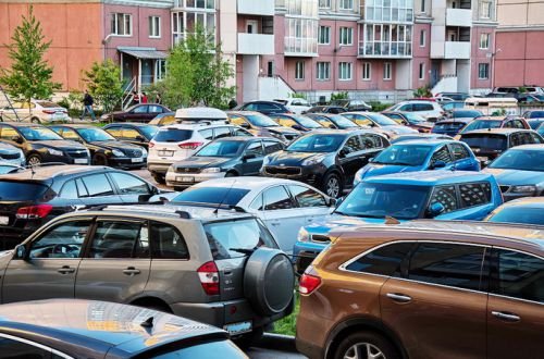 Кто победит в войне людей и машин за место в украинских городах?