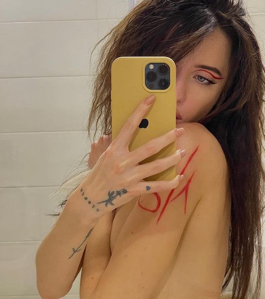Надя Дорофеева показала необычную татуировку