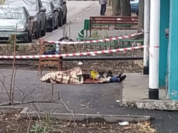 Смертельная уборка: в Харькове девушка сорвалась с высоты во время мытья окон. ФОТО