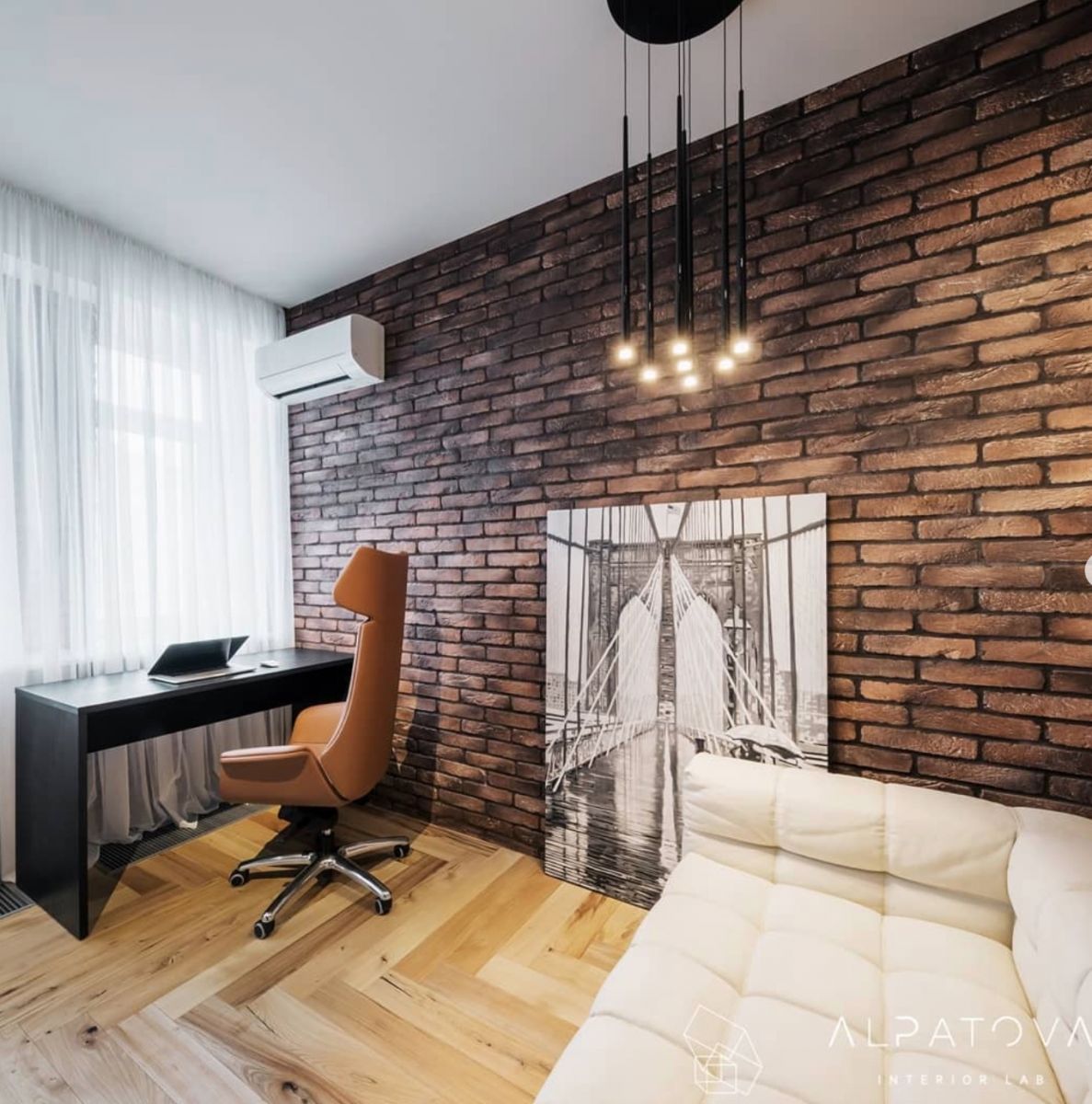 Гостьова кімната + домашній кабінет у стилі мінімалізму Фото: Instagram Каліни Алпатової